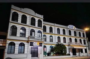 ¡DIRECTORA DE CLEU SIGUE SIN ENTREGAR DOCUMENTOS OFICIALES A EGRESADOS! - AFECTADOS TEMEN QUE LES VIERON LA CARA
