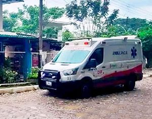 ¡SE INTOXICA CAMPESINO CUANDO FUMIGABA CON “MATA HIERBA”!