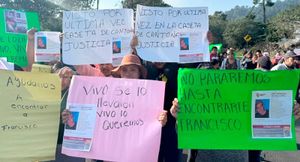 ¡PROTESTAN POR TRAILERO DESAPARECIDO! - *Familiares y amigos toman carretera libre a Perote