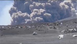 ¡PÁNICO POR ERUPCIÓN DEL ETNA EN SICILIA!