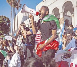 ¡TRUMP LANZA CAMPAÑA PARA DELATAR A MIGRANTES!