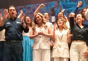 ¡TIENEN EL PUNTO AZUL! - *Ponen de ejemplo a Maryjose para el PAN