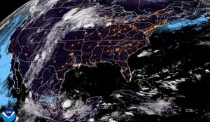 ¡YA SE FORMÓ "ANDREA" EN EL ATLÁNTICO; PERO LEJISIMOS! - *SIGUE LLOVIENDO CON CALORCITO