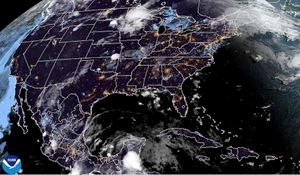 ¡SE NOS VIENE UN DISTURBIO AL GOLFO! - *LLUEVE, RELAMPAGUEA Y CON RACHAS DEL NORTE.