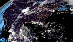 ¡"BARRY" LE DA A TAMIAHUA! - *SIGUE MANDANDO LLUVIAS Y RACHITAS