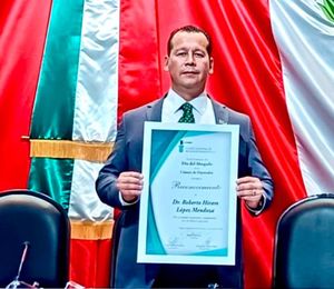 ¡RECONOCEN AL DOCTOR ROBERTO HIRAM LÓPEZ! - EN LA CÁMARA DE DIPUTADOS
