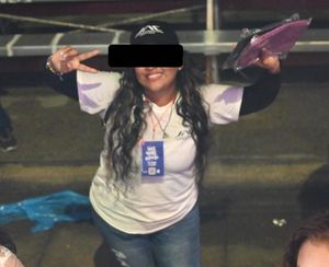 ¡COMPARSERO SE PASA DE LA RAYA Y ES CORRIDO POR MANO LARGA!