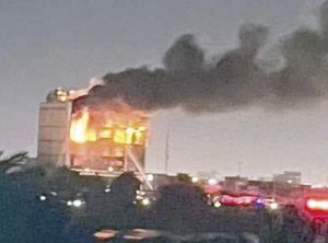 ¡ARDE CENTRO COMERCIAL; HAY MÁS DE 60 MUERTOS! - *Declaran tres días de luto oficial