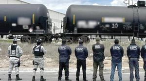 ¡ASEGURAN 15 MILLONES DE LITROS DE HUACHICOL! - DE RÉCORD