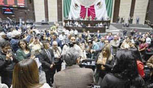 ¡PRI Y PAN ‘LE DAN LA ESPALDA’ A PEÑA NIETO! - *Exigen que declare por los negocios con Pegasus