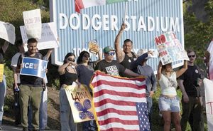 ¡EU DEMANDA A LOS ÁNGELES POR NO COOPERAR EN REDADAS MIGRATORIAS!