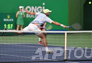 ¡SANTIAGO GONZÁLEZ AVANZA EN WIMBLEDON EN DOBLES MIXTOS!