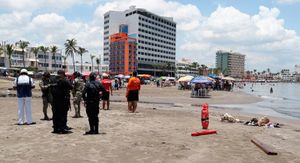 ¡ENCUENTRAN EN PLAYA REGATAS BOLSAS CON ANIMALES MUERTOS!