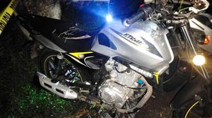 ¡MOTOCICLISTA PERDIÓ LA VIDA EN UNA CURVA!
