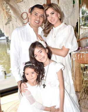 ANTONELLA RECIBE EL SACRAMENTO DE LA CONFIRMACIÓN