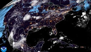 ¡CRUZA OTRA ONDA Y TRAE LLUVIAS Y RAYOS! - *EL DISTURBIO SE ACHICÓ.