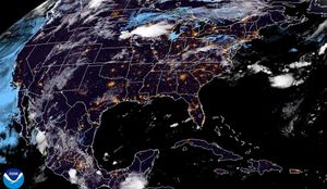 ¡CRUZA LA ONDA Y NOS DEJA NUBES, LLUVIAS Y TRUENOS! - *SE FORMA DISTURBIO EN EL PACÍFICO