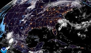 ¡BREVE TREGUA ATMOSFÉRICA DE UN PAR DE DÍAS! - *DOS DEPRESIONES TROPICALES ACECHAN AMBOS OCÉANOS.