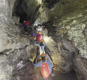 ¡ADENTRAN EN LA CUEVA DE LA REJA !