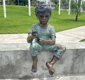 ¡VANDALIZAN AL NIÑO PESCADOR!