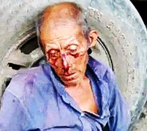 ¡HIJO BORRACHO LE DA GOLPIZA A SU PAPÁ DE 70 AÑOS!