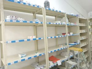 ¡ANAQUELES VACÍOS! - LO QUE FALTABA