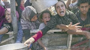 ¡MUEREN 20 PERSONAS AL VOLCARSE UN CAMIÓN CON AYUDA EN GAZA!