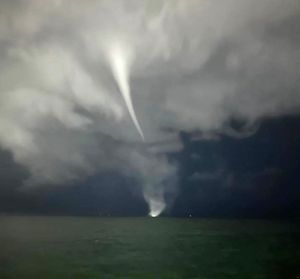 ¡TROMBA VS. TORRE! - A CORRER