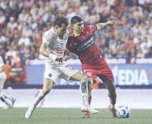 ¡CON GOLAZOS, CHIVAS RESCATA DRAMÁTICO EMPATE 3-3 EN TIJUANA!