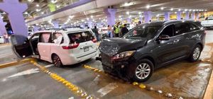 ¡CARROS CHOCONES EN PLAZA EL DORADO!