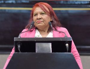 ¡“APRENDICES DE POLÍTICAS”, “JOVENCITAS TAN BELLAS...”! - Y SE ARMÓ