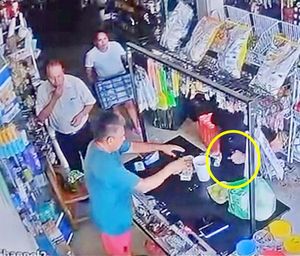 ¡EMPISTOLADO AGREDE A CLIENTES Y ESCAPÓ CON DINERO DE LAS VENTAS!