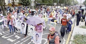 ¡EXIGEN PADRES DE LOS 43 A CSP NO ENCUBRIR A LA MARINA!