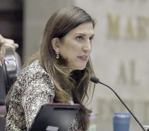 ¡KENIA LÓPEZ RINDE PROTESTA COMO PRESIDENTA DE SAN LÁZARO!