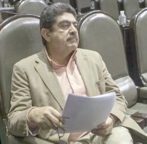 ¡MANUEL ESPINO SUFRE DERRAME CEREBRAL!