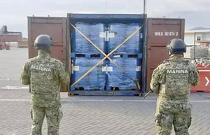 ¡MARINA, DE MEJOR EVALUADA A ENVUELTA EN HUACHICOL-GATE!