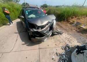 ¡FUERTE CHOQUE EN RESIDENCIAL DEL BOSQUE DEJA LESIONADOS Y DAÑOS!