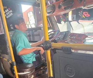 ¡LES COBRAN HASTA 40 PESOS!