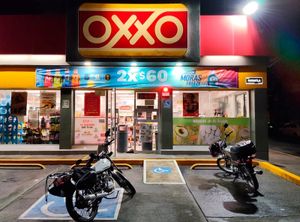 ¡‘RATAS’ ROMPEN CRISTAL Y SE METEN A ROBAR AL OXXO!