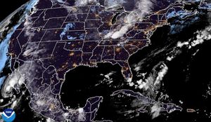 ¡HURACÁN “LORENA” LE DA A BAJA CALIFORNIA! - *CIRRUS Y BOCHORNO EN EL DIA, CON LLUVIAS EN LA NOCHE