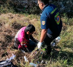 ¡TRAILERO LES CIERRA EL CARRIL Y MOTOCICLISTAS SALEN ‘VOLANDO’!
