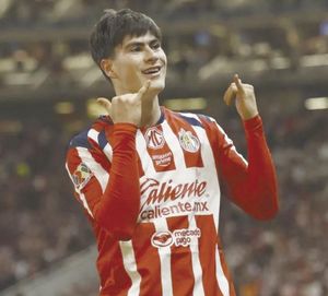¡CON HAT-TRICK DE “HORMIGA” GANA CHIVAS EL CLÁSICO ANTE ATLAS!