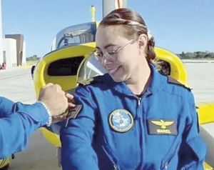 ¡HACE HISTORIA COMO PRIMERA INSTRUCTORA DE VUELO NAVAL!