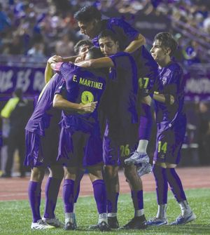 ¡RACING SUFRE PERO MANTIENE EL INVICTO!