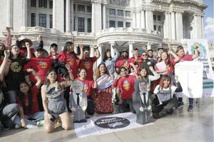 ¡PIDEN COBRAR MÁS IMPUESTOS A LOS MULTIMILLONARIOS!