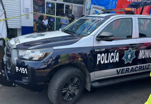 ¡MUJER BAÑÓ CON AGUA CALIENTE Y QUÍMICO TÓXICO A DOS VECINAS!