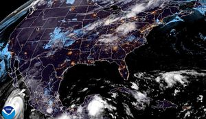 ¡SE FORMA UN DISTURBIO FRENTE A QUINTANA ROO! - *LAS LLUVIAS AUMENTARÁN ENTRE MAÑANA Y EL JUEVES