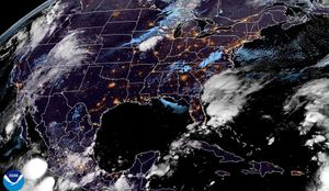 ¡SOPLA DEL NORTE, CON RACHAS, LLUVIAS Y RAYOS! - *FRENTE FRÍO RECORRE EL GOLFO DE MÉXICO