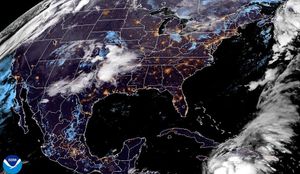 ¡POCAS NUBES Y BOCHORNITO OTOÑAL! - * "MELISSA" CRECE EN EL CARIBE Y NO DEFINE SU RUMBO