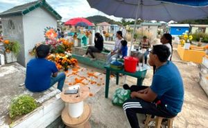 ¡LE CANTA A SU PADRE FALLECIDO!